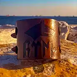 Göktürk Kurt Başlı ve Türk Tamgalı Deri Bileklik Modelimiz - Kolye Hediyeli - BK011 Göktürk Kurt Başlı ve Türk Tamgalı Deri Bileklik Modelimiz - Kolye Hediyeli - BK011