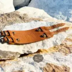 Göktürkçe Türk Yazılı Deri Bileklik Çift Tokalı Model - Kolye Hediye Göktürkçe Türk Yazılı Deri Bileklik Çift Tokalı Model - Kolye Hediye