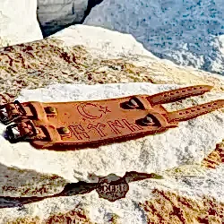 Ayyıldız ve Göktürkçe Türk Baskılı Deri Bileklik Çift Kayışlı Model - Kolye Hediye Ayyıldız ve Göktürkçe Türk Baskılı Deri Bileklik Çift Kayışlı Model - Kolye Hediye