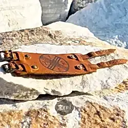 Tengri Göktürk Tamga Baskılı Deri Bileklik - Çift Kayışlı Model - Kolye Hediyeli Tengri Göktürk Tamga Baskılı Deri Bileklik - Çift Kayışlı Model - Kolye Hediyeli