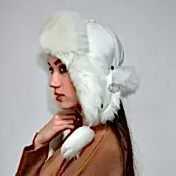Beyaz Kürklü Ushanka Deri Kalpak - %100 Hakiki Deri Kadın Şapka Beyaz Kürklü Ushanka Deri Kalpak - %100 Hakiki Deri Kadın Şapka
