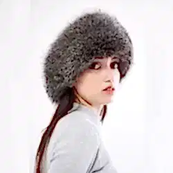 Soğuktan Korunurken Şık Görünün: Frost Tilki Kürklü Kadın Deri Şapka Soğuktan Korunurken Şık Görünün: Frost Tilki Kürklü Kadın Deri Şapka