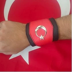 Kırmızı Renk Ay Yıldız Tokalı Hakiki Dana Derisi Bileklik Kırmızı Renk Ay Yıldız Tokalı Hakiki Dana Derisi Bileklik