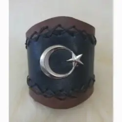 Ay Yıldız Deri Bileklik Modelimiz - El İşi Örgülü - Hakiki Dana Derisi Ay Yıldız Deri Bileklik Modelimiz - El İşi Örgülü - Hakiki Dana Derisi